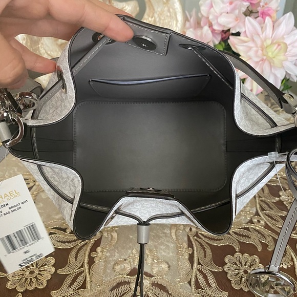 Michael Kors bucket - Picture 6 of 10